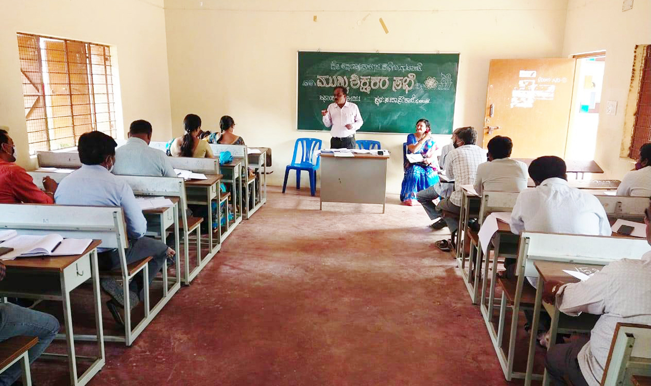 ಕಡ್ಡಾಯವಾಗಿ ಕೋವಿಡ್ ನಿಯಮಗಳನ್ನು ಪಾಲಿಸಲು ಕ್ಷೇತ್ರ ಶಿಕ್ಷಣಾಧಿಕಾರಿ ಸೂಚನೆ