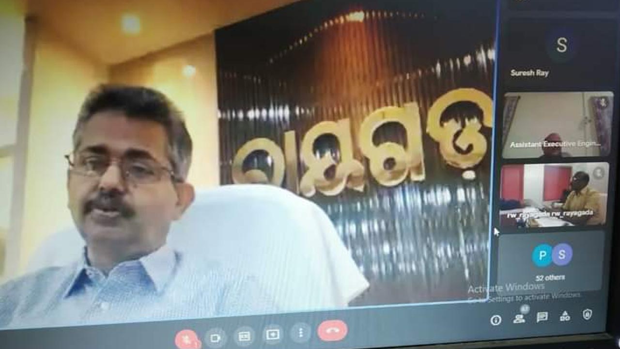 An emergency meeting of Rayagada District Collector Shri Saroj Kumar Mishra to deal with the storm An emergency meeting of Rayagada District Collector Shri Saroj Kumar Mishra to deal with the storm