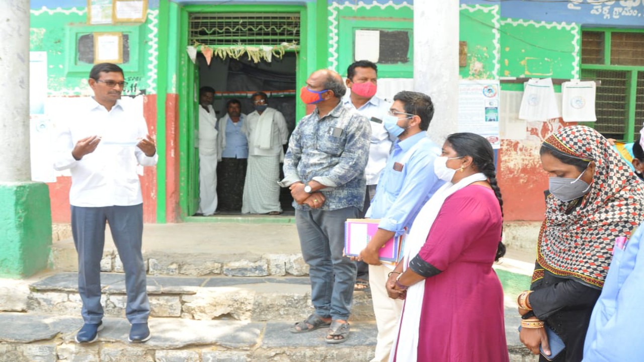 కర్నూలు జిల్లా కల్లూరు గ్రామసచివాలయాలను ఆకస్మికంగా తనిఖీ చేసిన జిల్లా కలెక్టర్